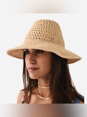 Janessa Leone Rhett hat